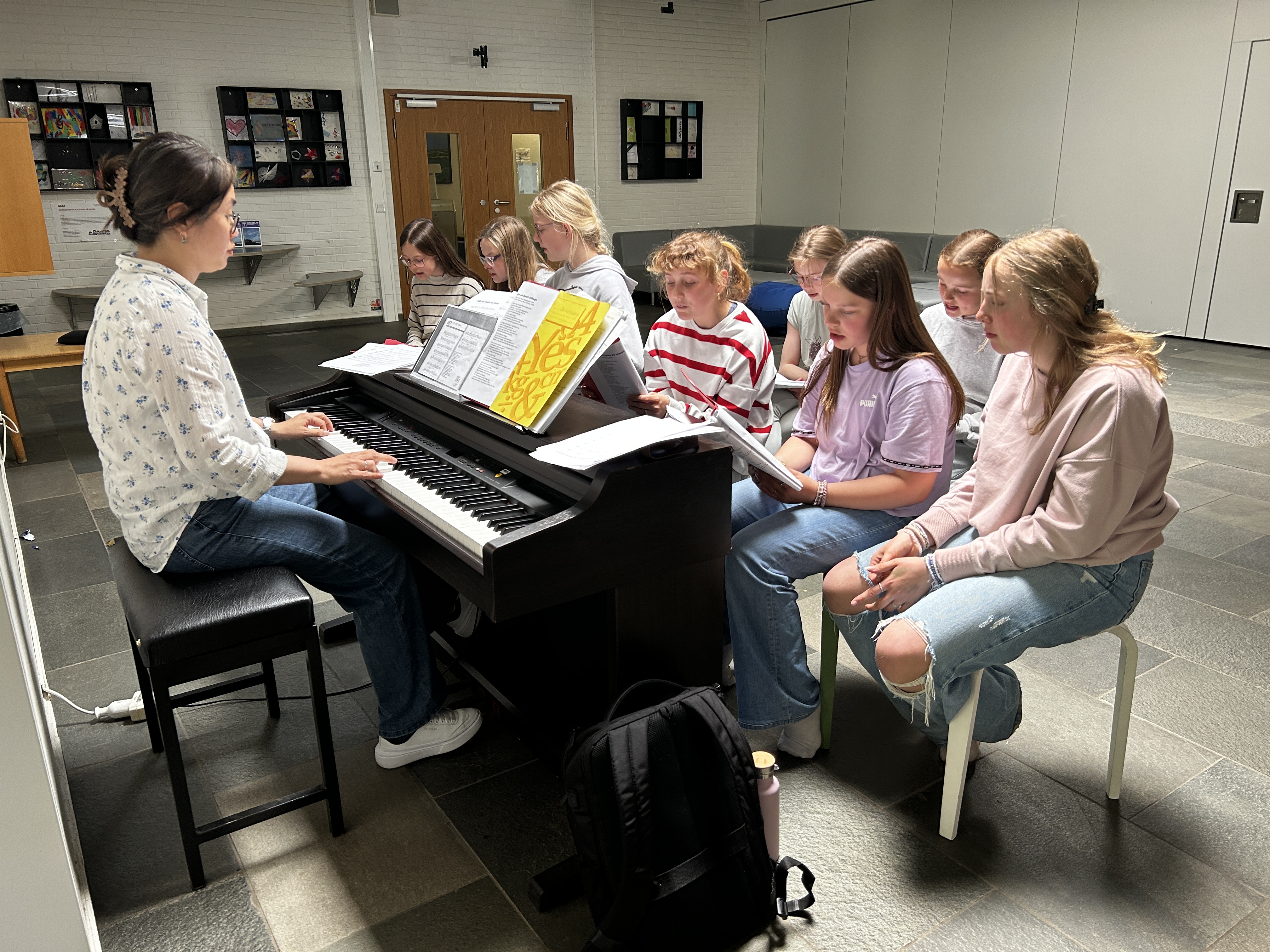 Skolekor synger Sigurds sang – med Sigurd