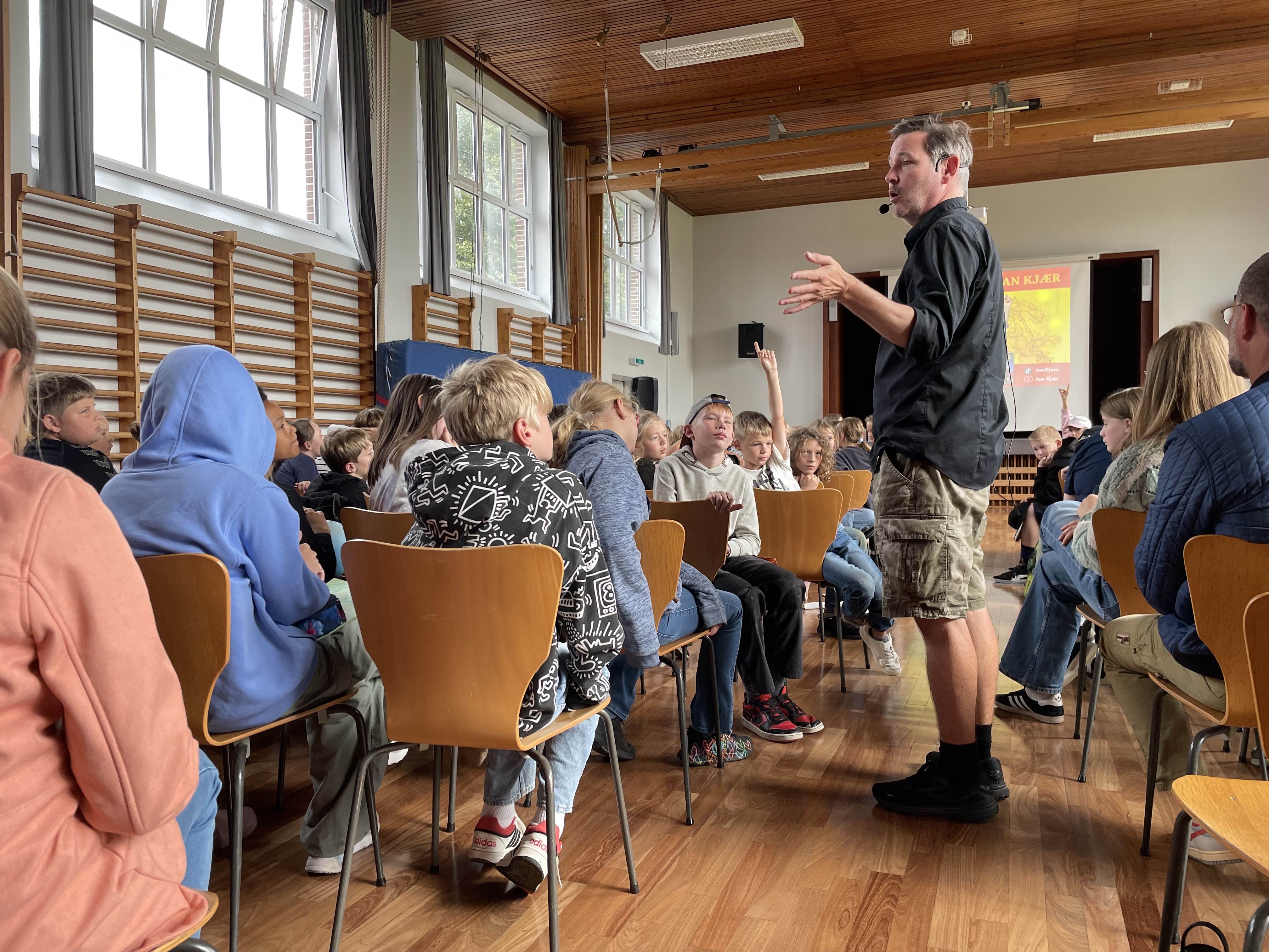 Nomernes far tryllebandt sit publikum