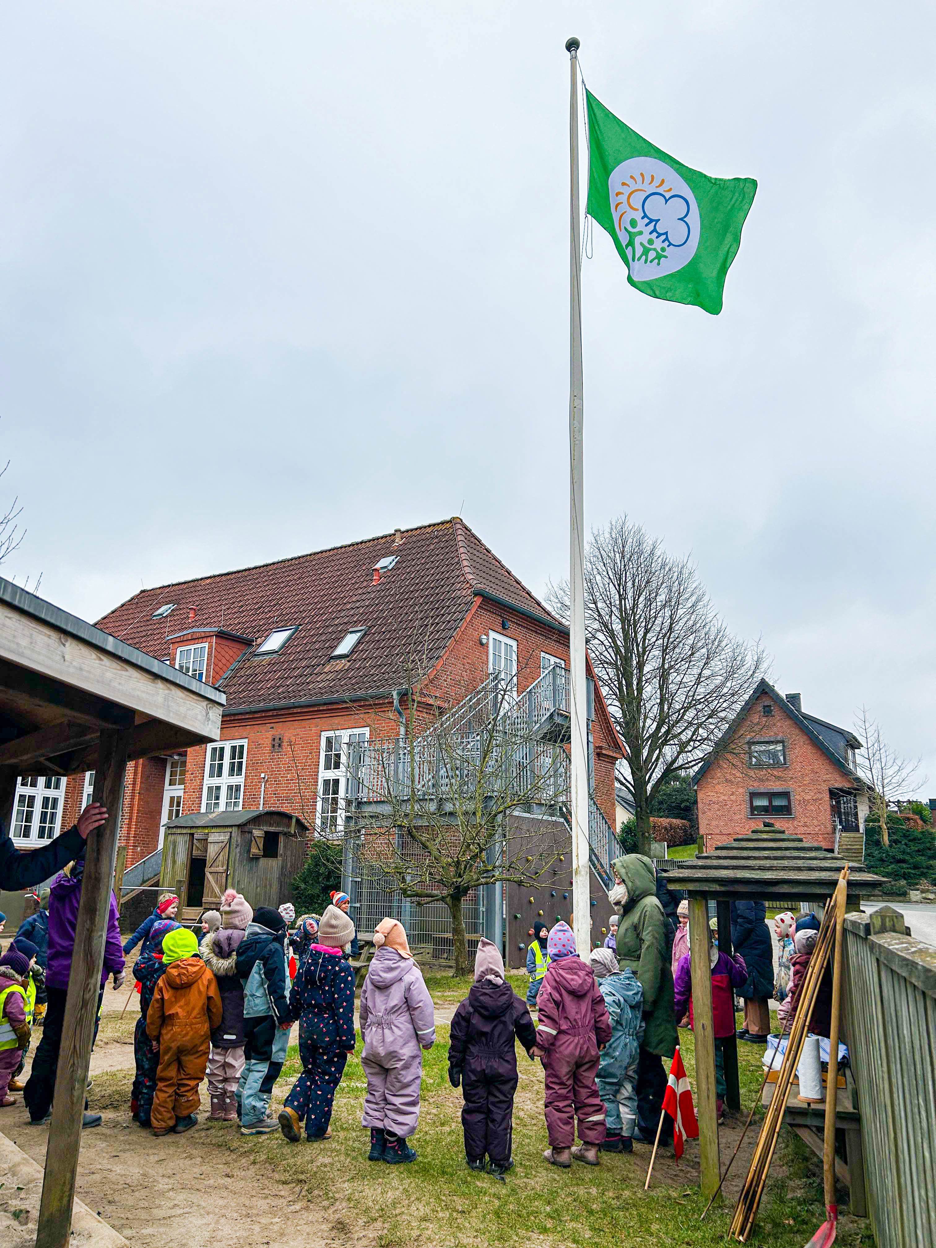 Børnehave holder fast i naturen – og sit grønne flag